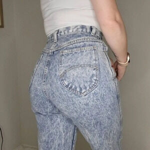 CHIC Vintage acid wash high‎ waisted jeans